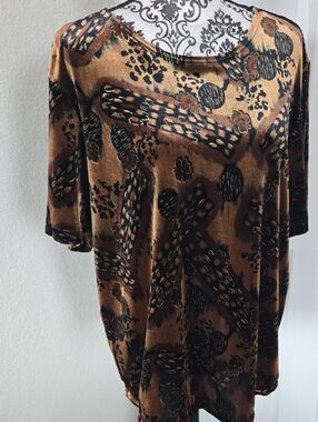 Women’s Brown Velvet Short Sleeve Printed Tee